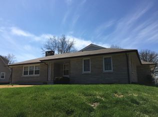 400 Sherwood Dr, Carmi, IL 62821