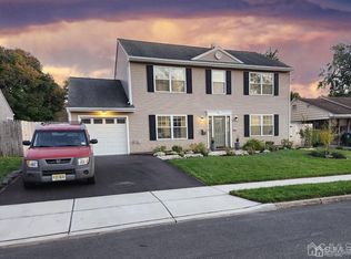 16 Fairfax Rd, Edison, NJ 08817