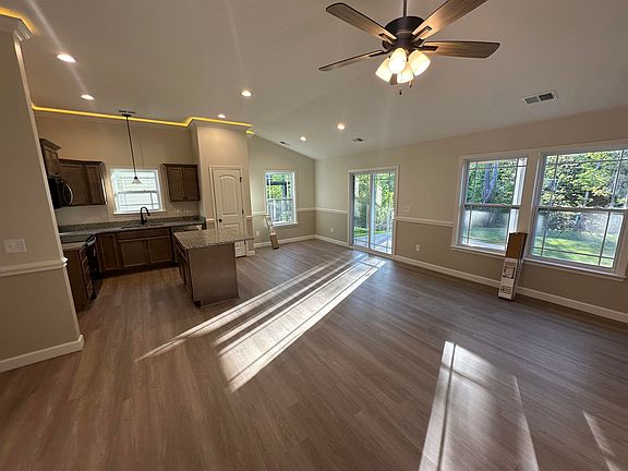 3rd image of 1220 Cleve Gosnell Ln