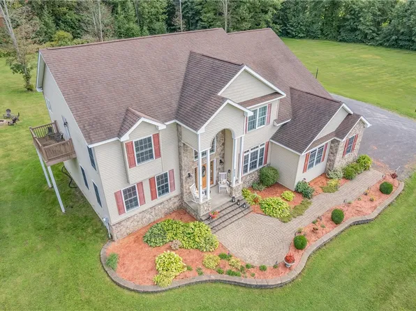 6426 Lake Bluff Rd, North Rose, NY 14516