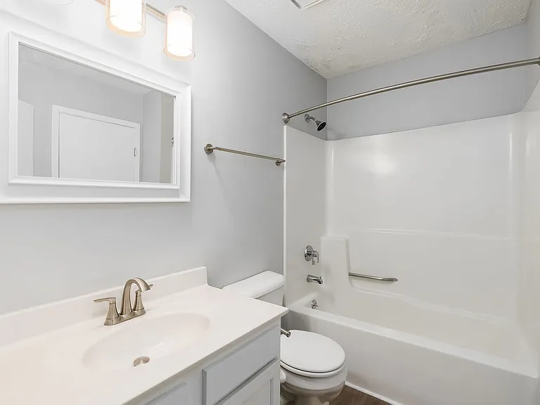 3085-3194 Griggsview Court — Photo 22