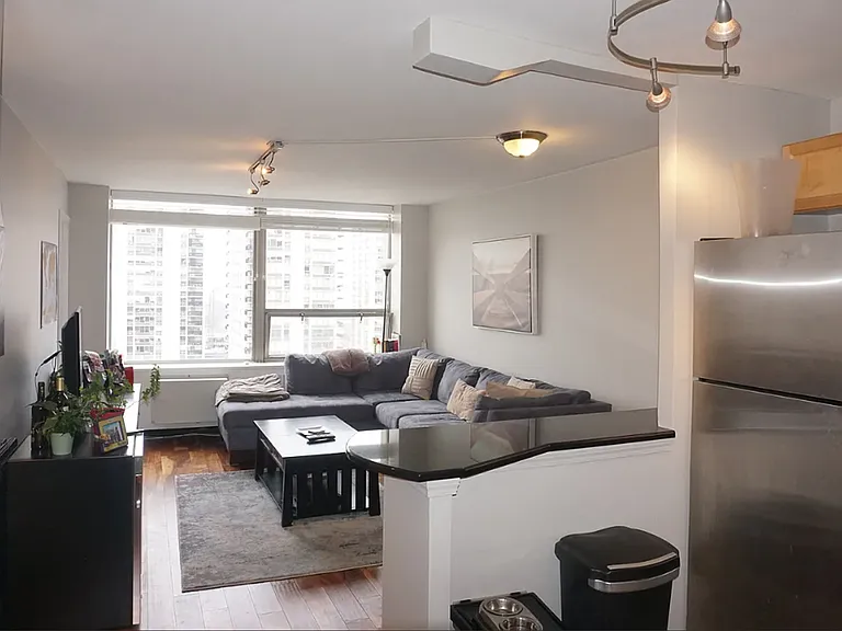 1360 N Sandburg Ter #2204C — Photo 9