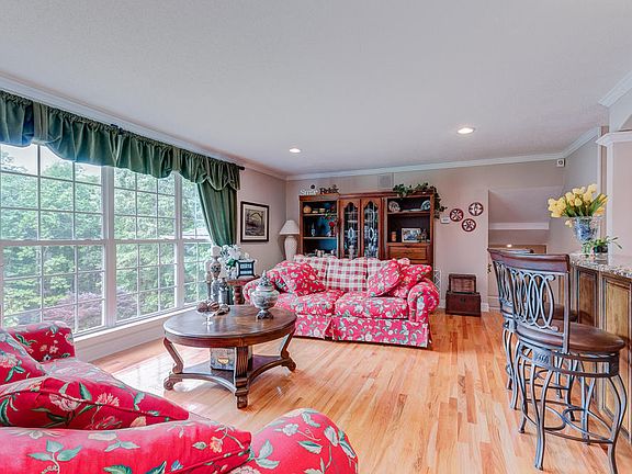 5th image of 2411 Lakesite Dr