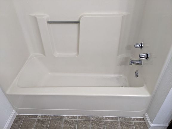 5th image of 1008 NE Lindsay Ave