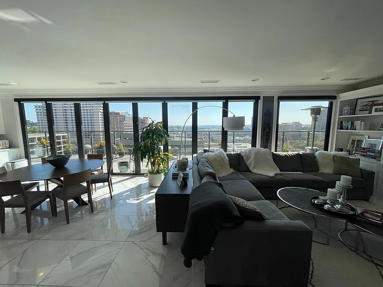 Plaza House — Photo 119