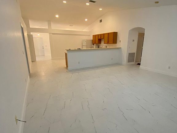 2nd image of 1910 SE Floresta Dr