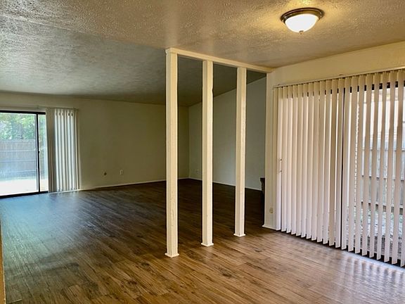5th image of 4020 Blue Flag Ln