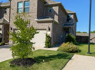 573 Hutchinson Ln, Lewisville, TX 75077