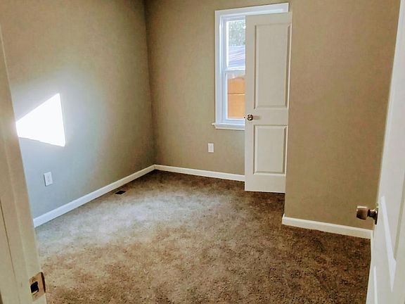 5th image of 2109 E Boundary Ave