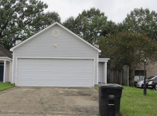 952 Hammond Manor Dr, Baton Rouge, LA 70816