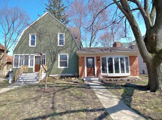 63 S Whitney St, Grayslake, IL 60030