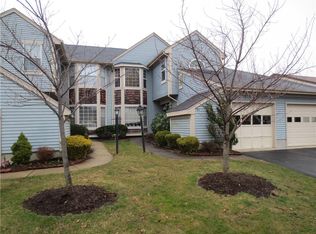 9 Bedfordshire Dr #A, Monroe Township, NJ 08831