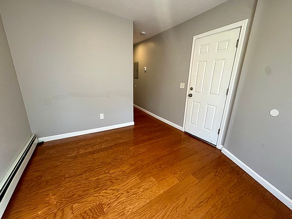 4th image of 27 Florence St #1L