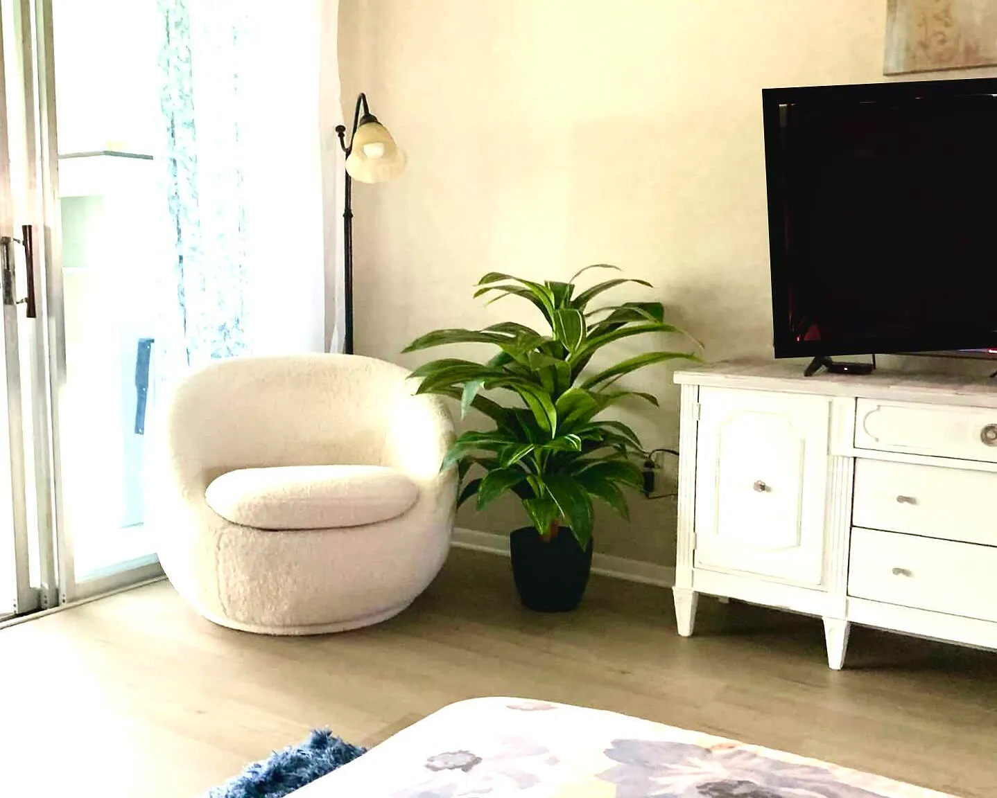 2 bed, 2.0 bath, 1005 sqft, $2,500 — Photo 3