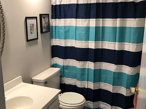 Upstairs full bathroom