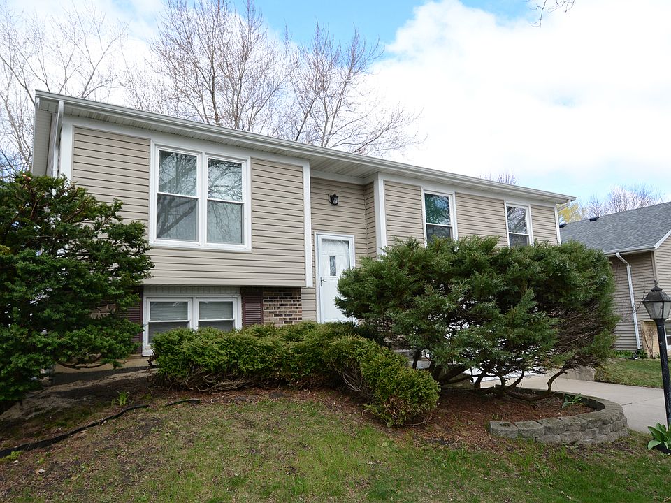 1st image of 12 S Deerpath Dr