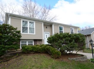 12 S Deerpath Dr, Vernon Hills, IL