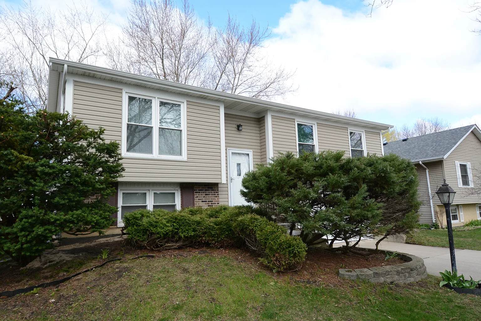 12 S Deerpath Dr photo 1