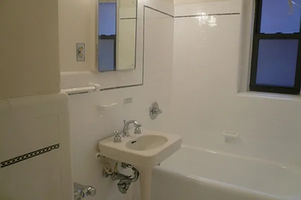 Sold by Akam Sales and Brokerage | media 3