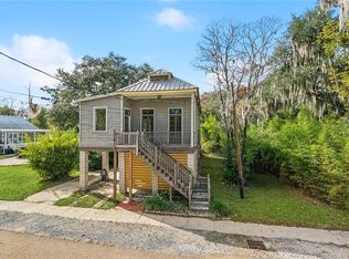 1104 Pine St, Madisonville, LA 70447