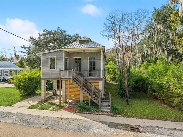 1104 Pine St, Madisonville, LA 70447