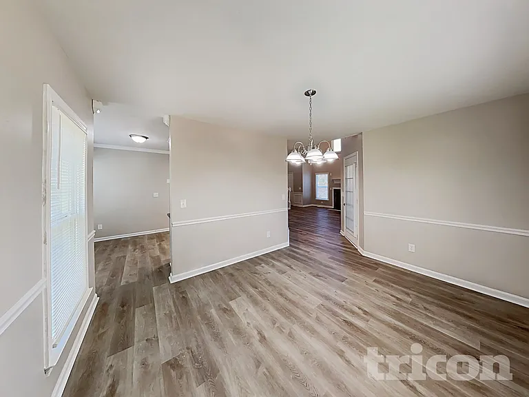905 Amersham Ln — Photo 4
