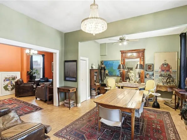 164 Macnab St N, Hamilton, ON L8R 2M4