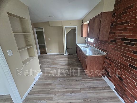 4th image of 11035 Worden St