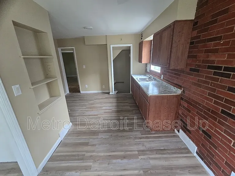 11035 Worden St — Photo 4