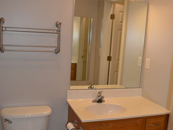 4th image of 157 Rock Island Dr