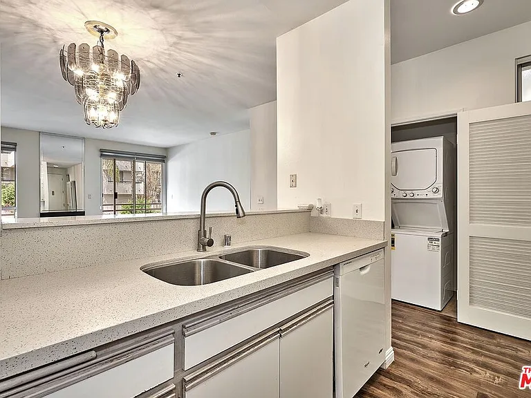 500 S Berendo St #101 — Photo 10