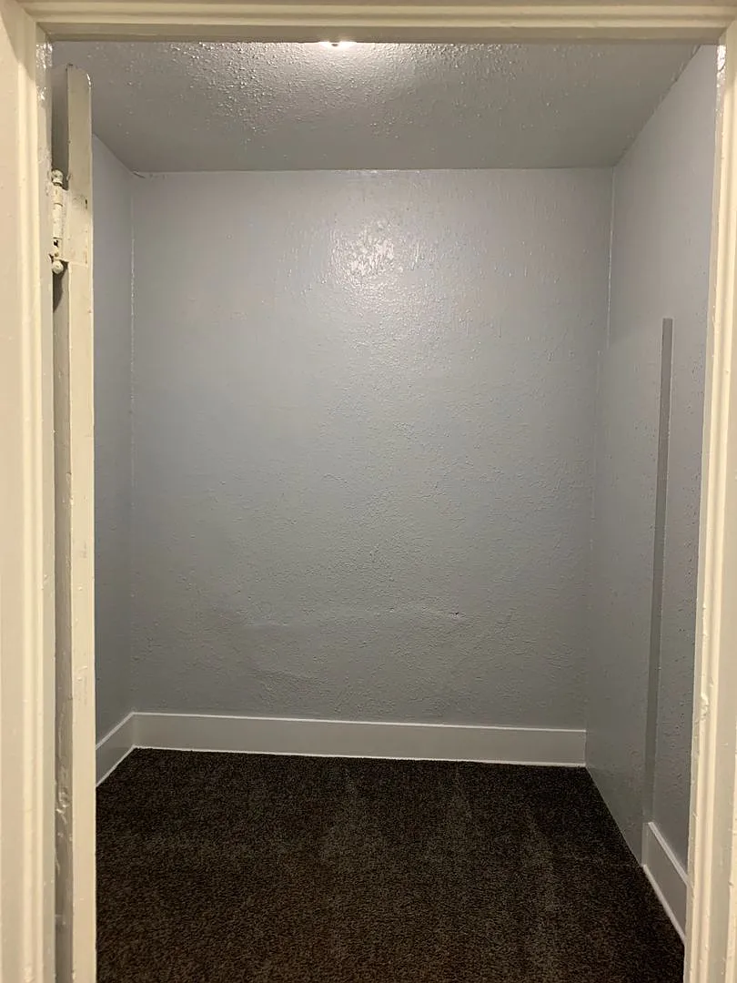 Large 2 Bedroom Apartment — Photo 3