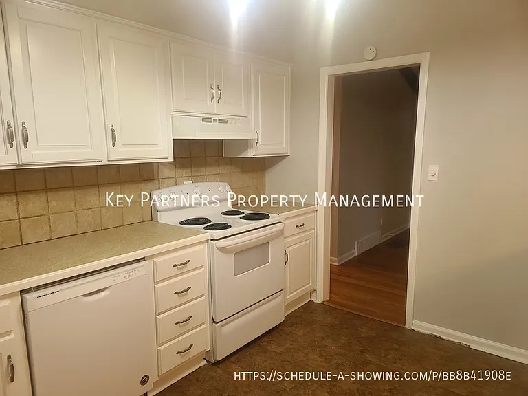 7115 Larsen Ln — Photo 7