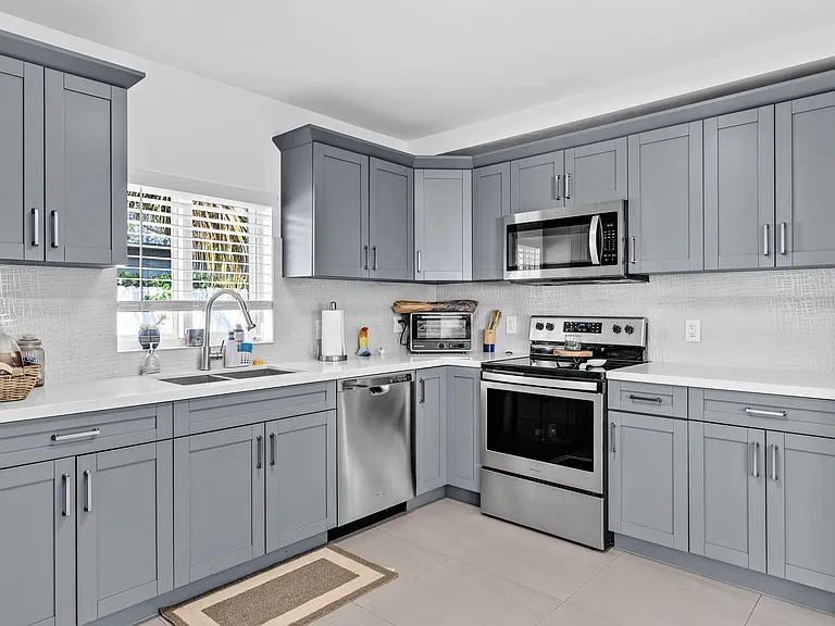 5911 SW 62nd Ter — Photo 12