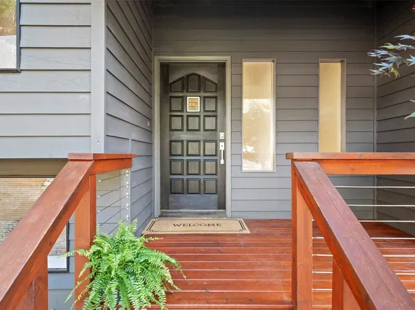 91 E Lakeland Way E, Allyn, WA 98524