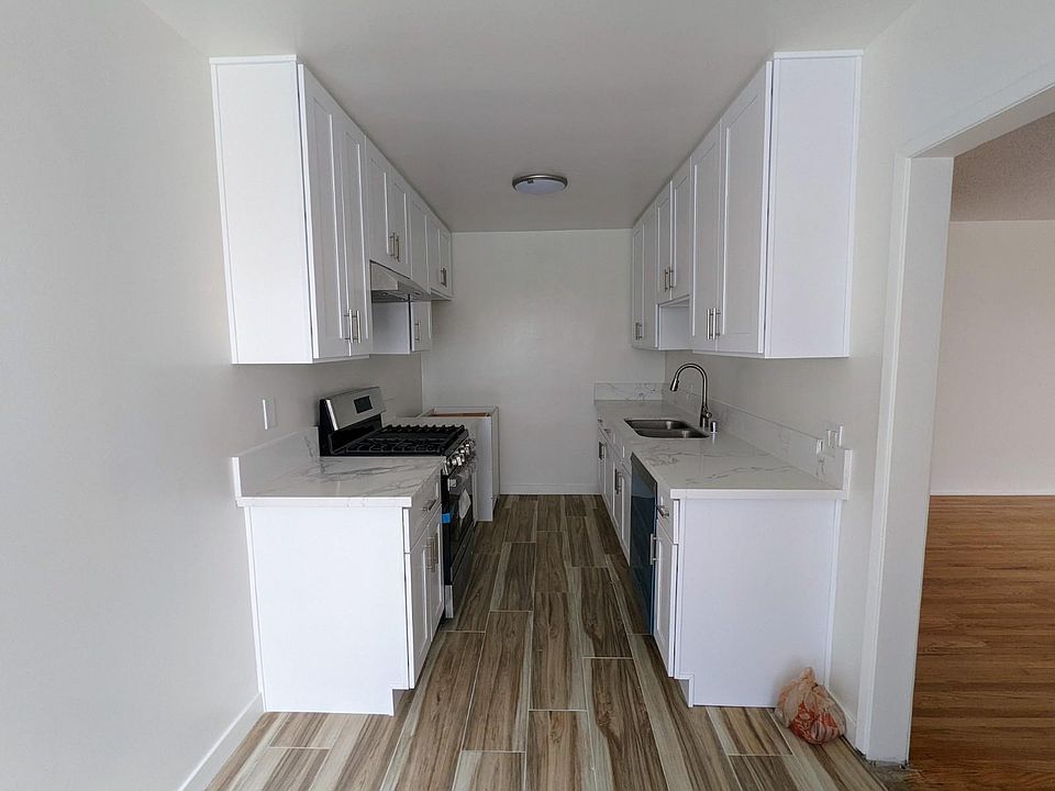 1st image of 11572 W Gateway Blvd #1/2