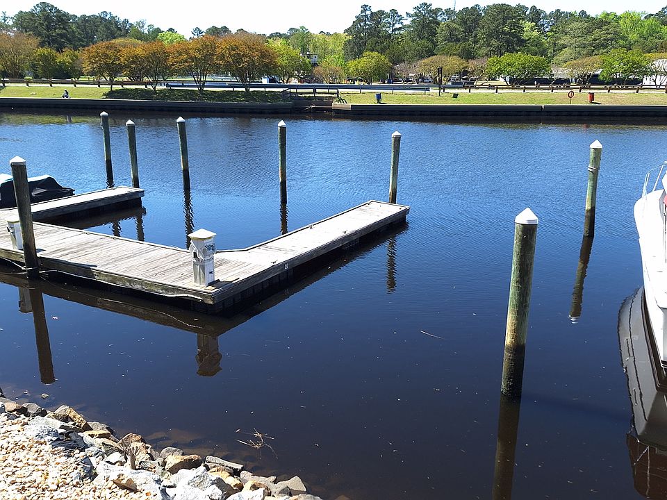 Boat Slip (for larger boat) is included with this condo rental.