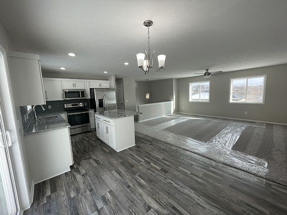 2nd image of 114 Maplewood Cir