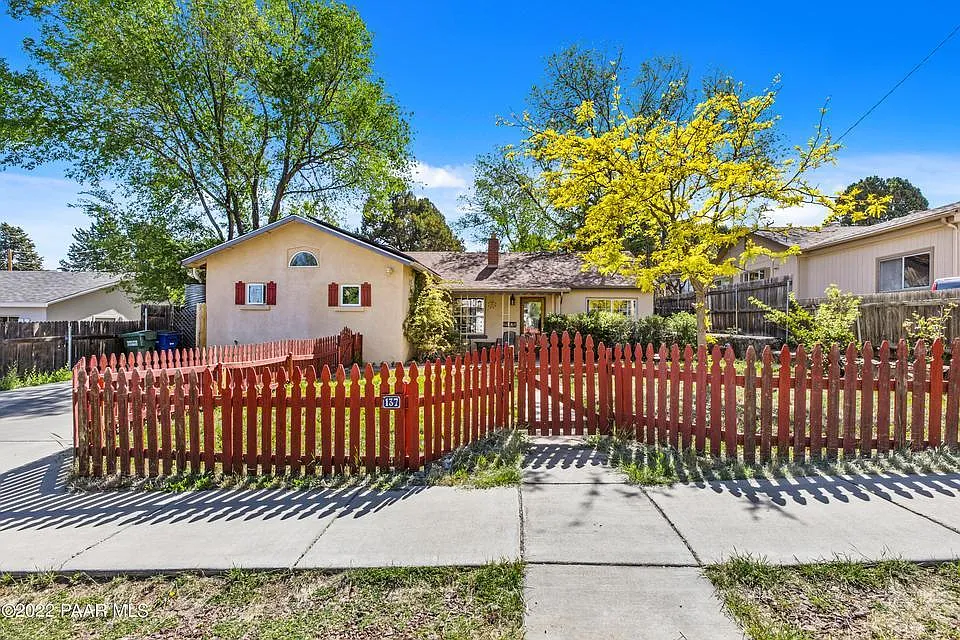 137 S Arizona Ave