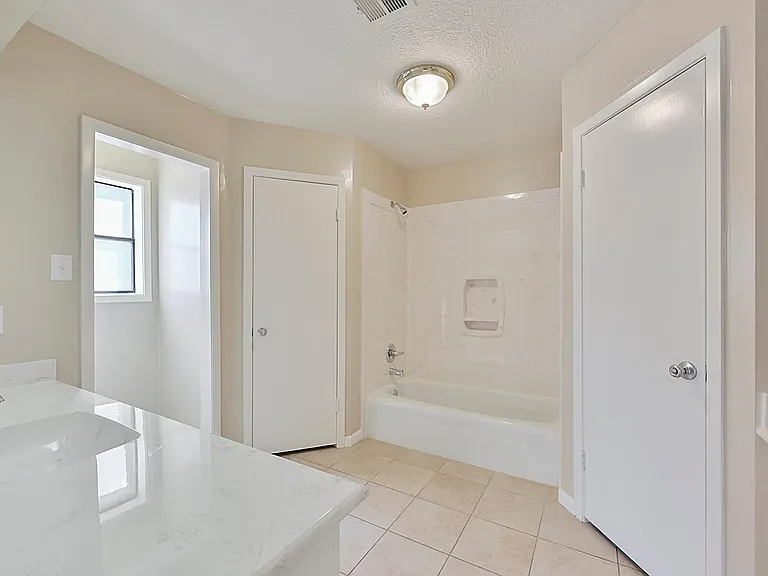 2408 Quail Hollow Dr — Photo 6