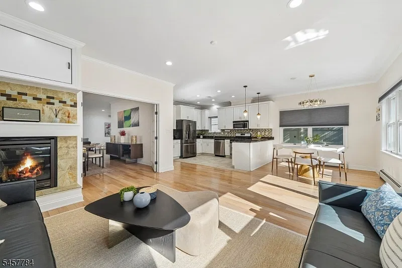 4 bed, 4.0 bath, $4,950 — Photo 1