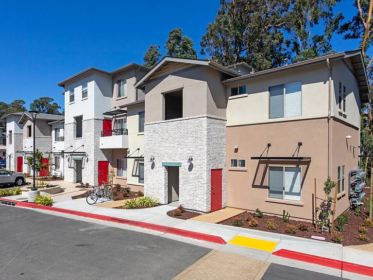Twin Creeks Apartments — Photo 16