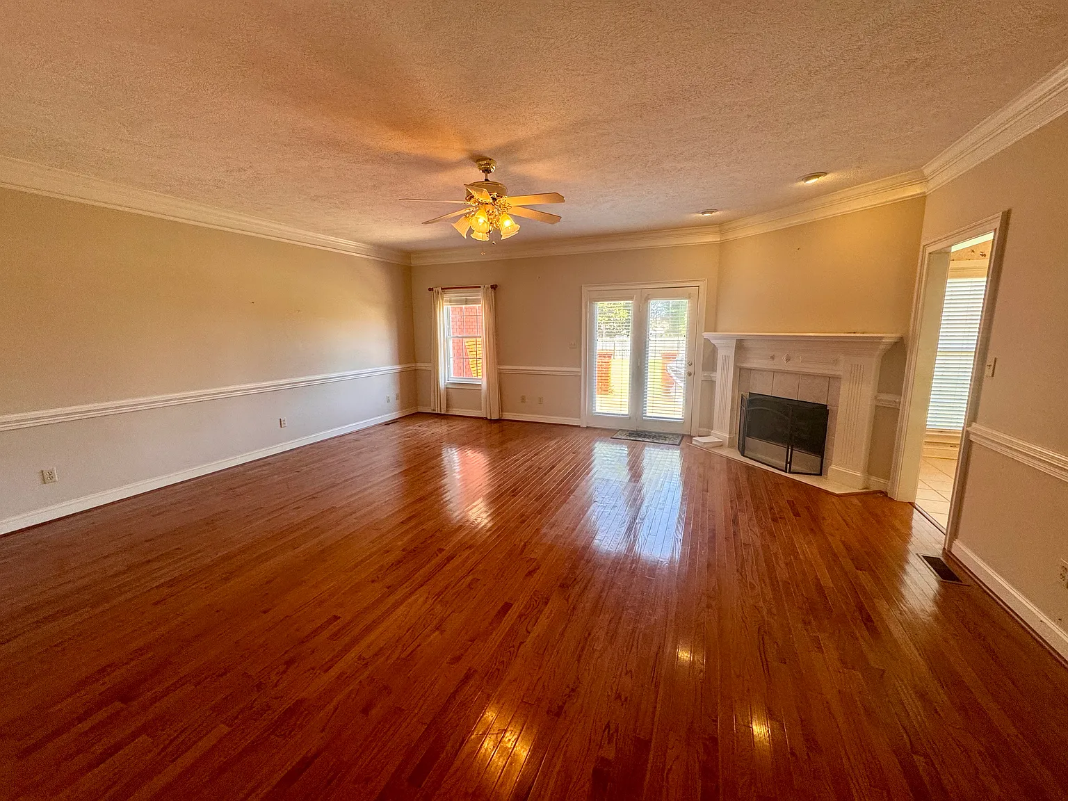 4 bed, 3175 sqft, $3,900 — Photo 2