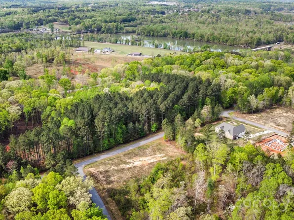 105 Wharf Ln, Statesville, NC 28677