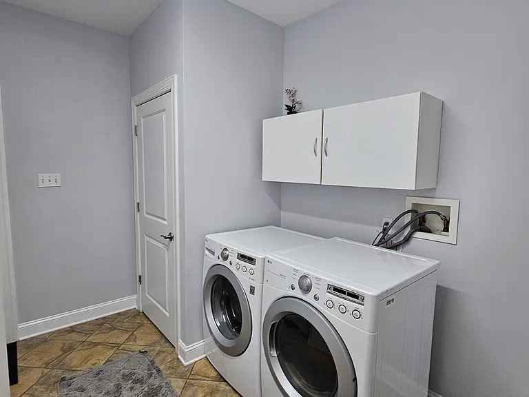 45 Somerset Dr — Photo 2