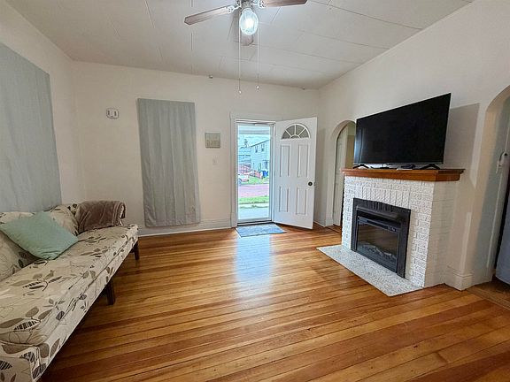 2nd image of 233 E 11th St