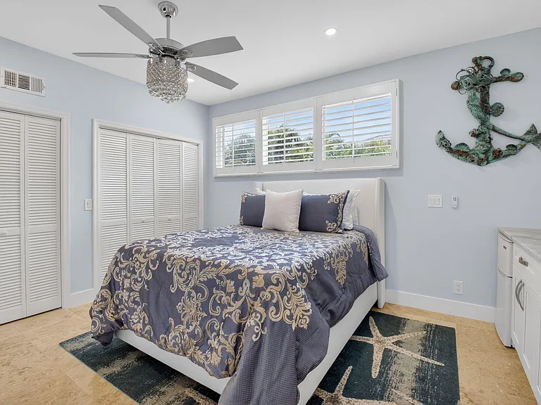 122 Andrews Ave — Photo 32