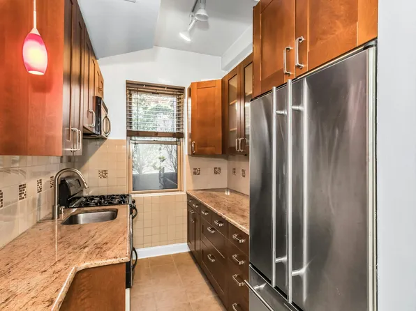 67-25 Clyde Street image 5 of 21