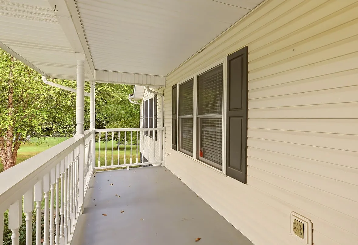3 bed, 1340 sqft, $2,500 — Photo 3