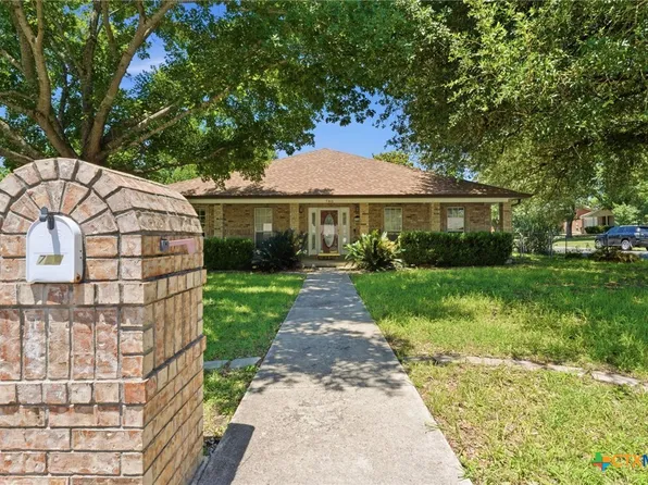780 Burges St, Seguin, TX 78155